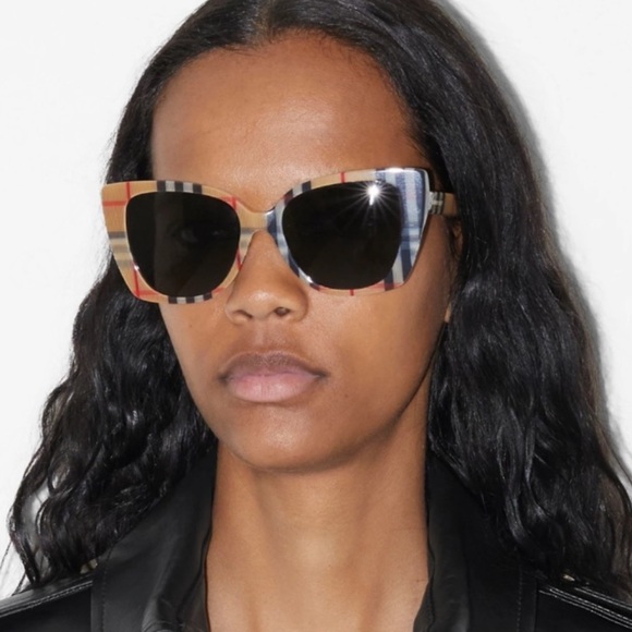Burberry Sunglasses, New 235 - Picture 4 of 4